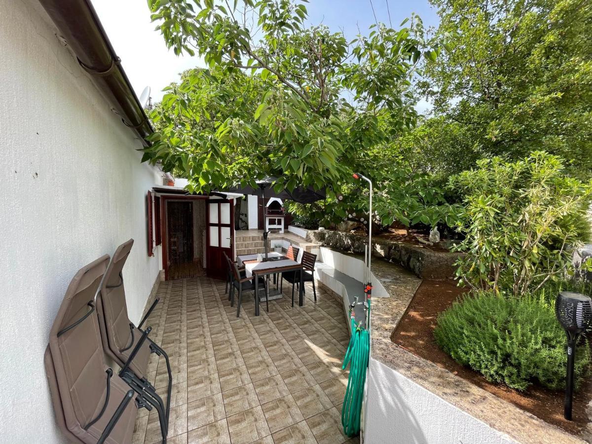 Holiday Home Cesarica カルロバッグ エクステリア 写真