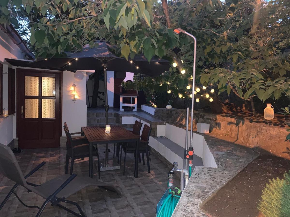 Holiday Home Cesarica カルロバッグ エクステリア 写真