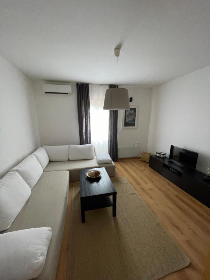 Holiday Home Cesarica カルロバッグ エクステリア 写真