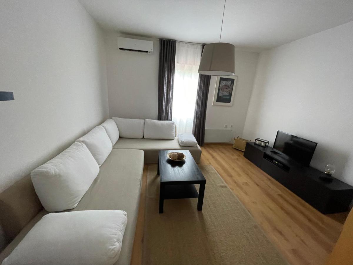 Holiday Home Cesarica カルロバッグ エクステリア 写真