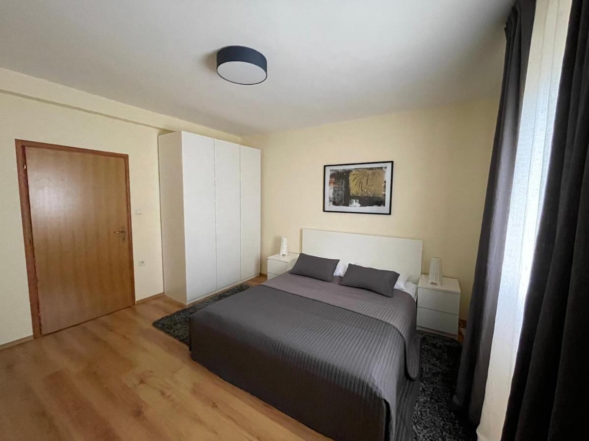 Holiday Home Cesarica カルロバッグ エクステリア 写真