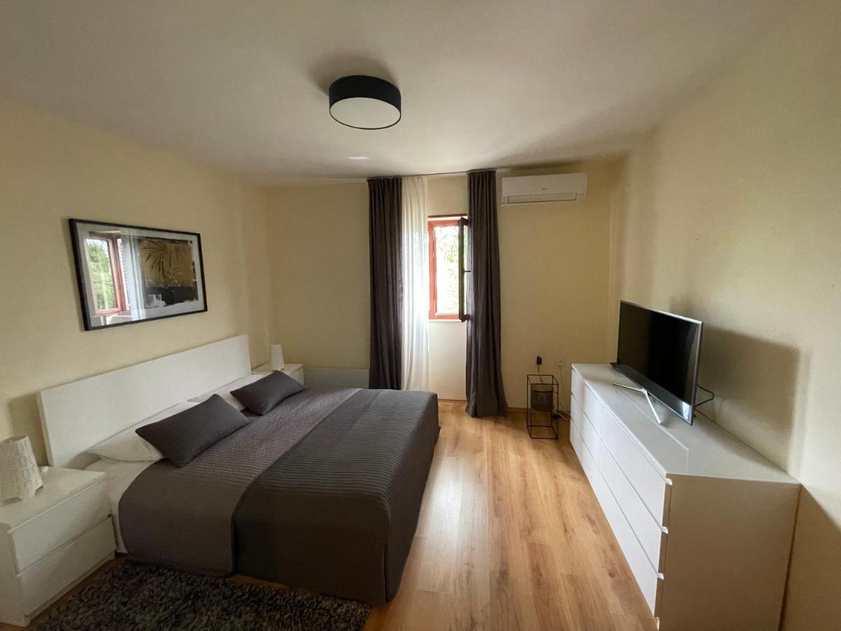 Holiday Home Cesarica カルロバッグ エクステリア 写真