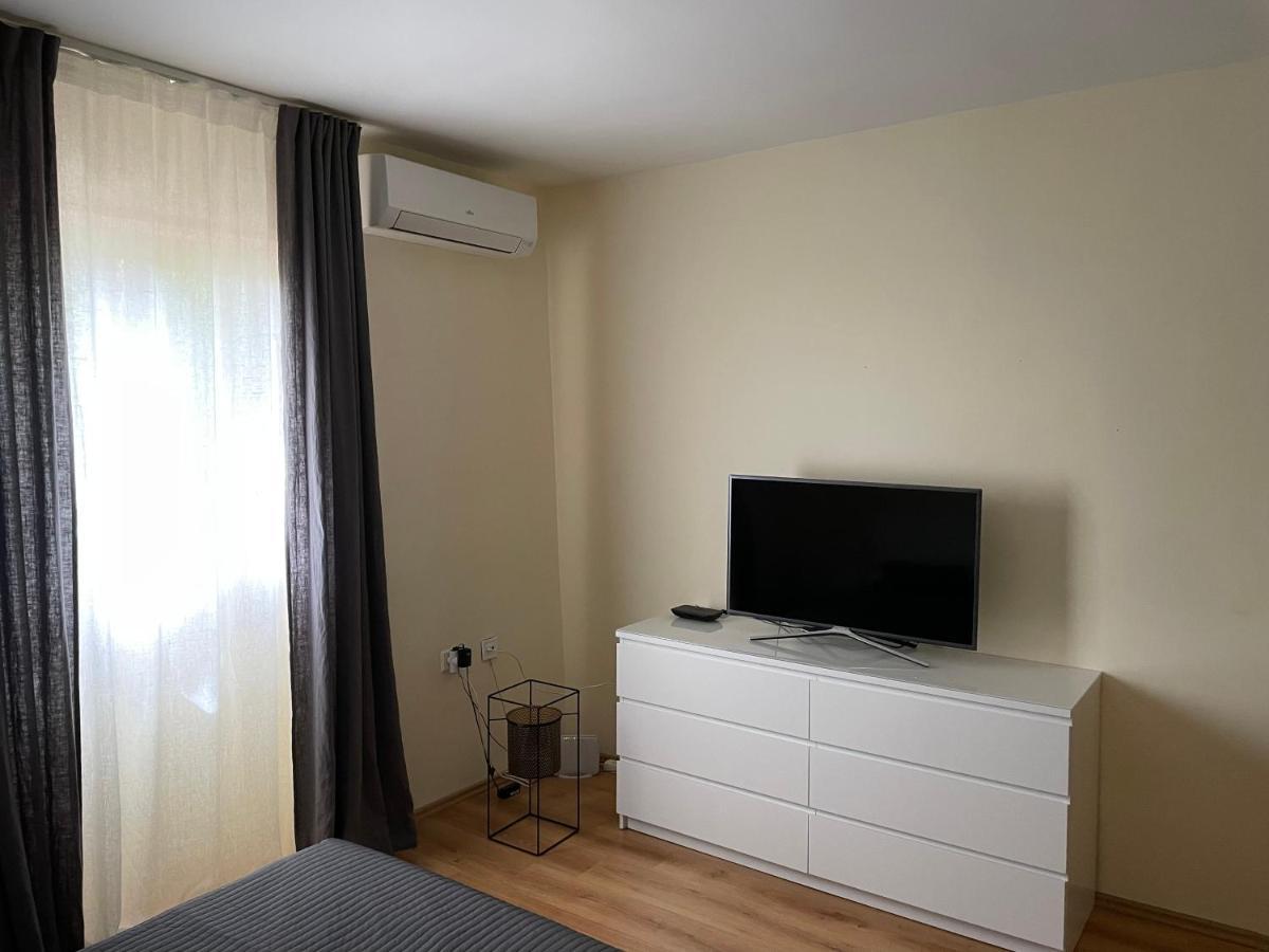 Holiday Home Cesarica カルロバッグ エクステリア 写真
