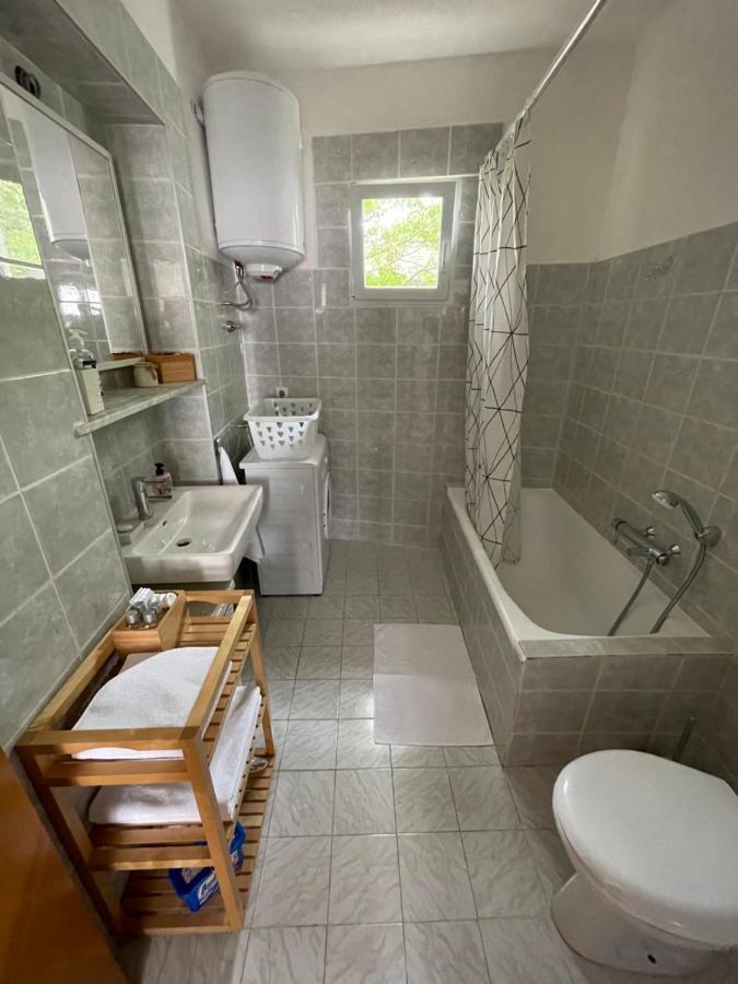 Holiday Home Cesarica カルロバッグ エクステリア 写真